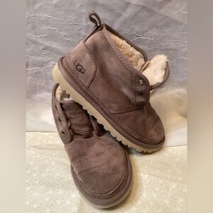 UGG Chukka Boots Women's Size 6 Grey Suede Wool Lined Shoes Slip On No Laces